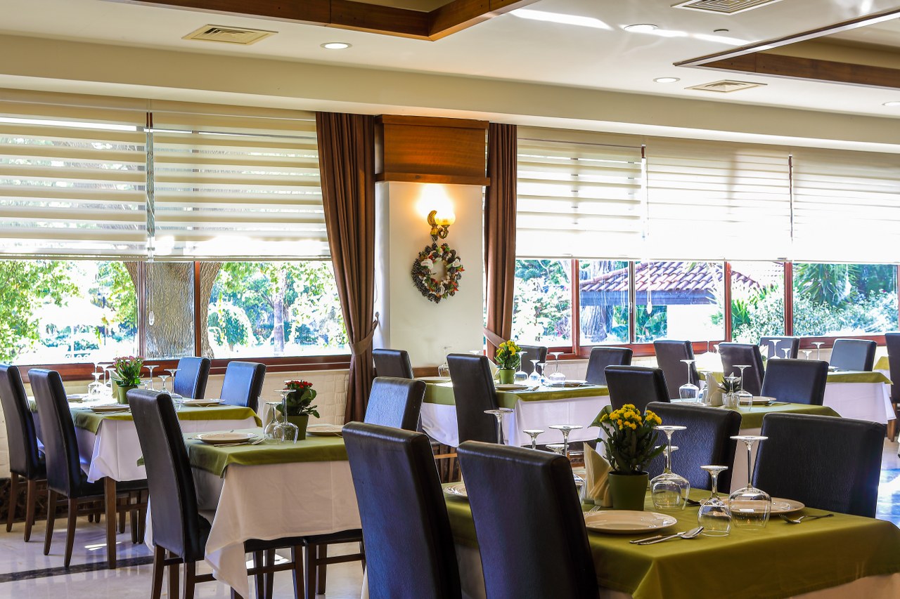 Carefree dining area