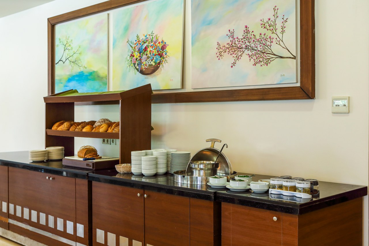 Carefree dining area